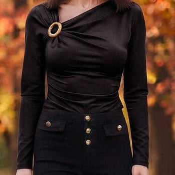 Camisola Assimétrica com Fivela Dourada