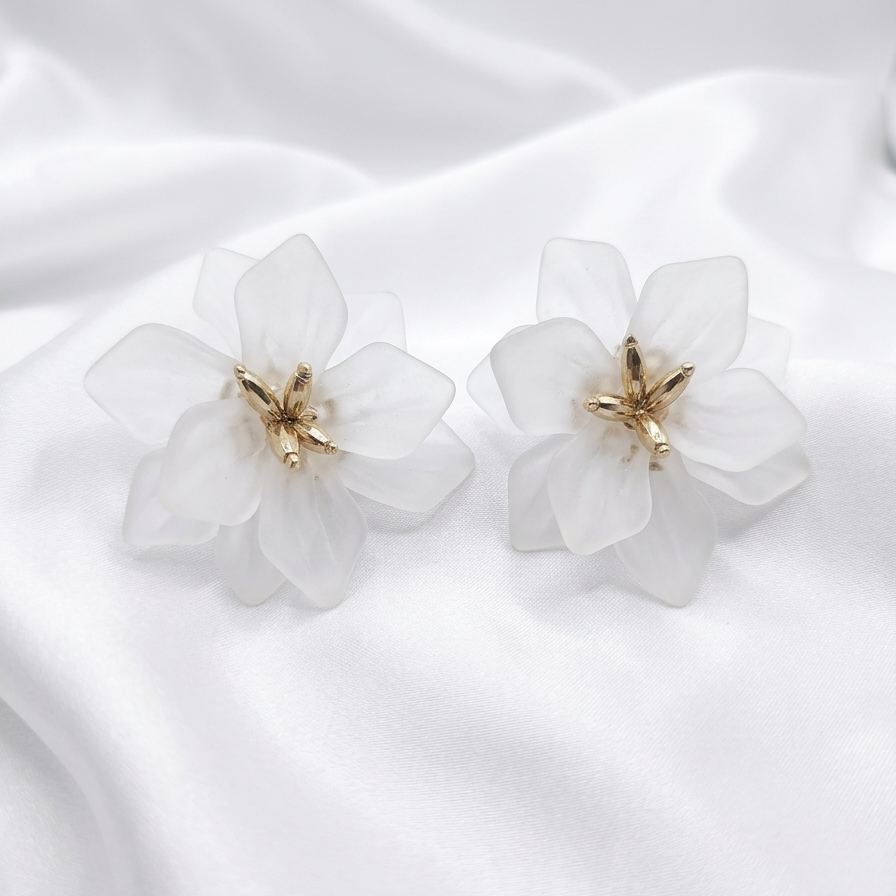 Brincos Flor Branca Elegante