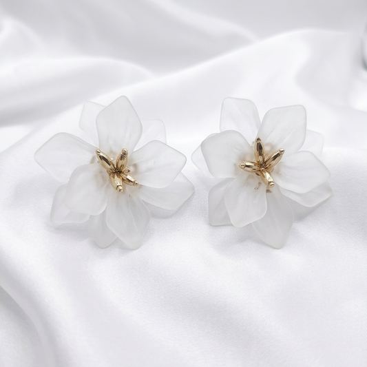 Brincos Flor Branca Elegante
